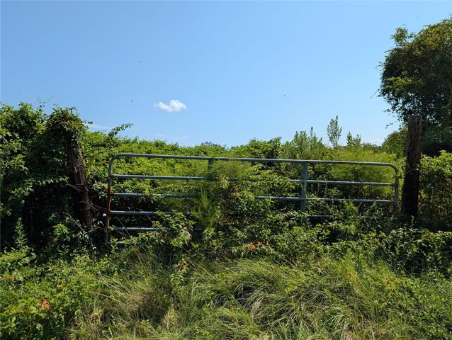 358 County Road 184, Liberty, TX 77575