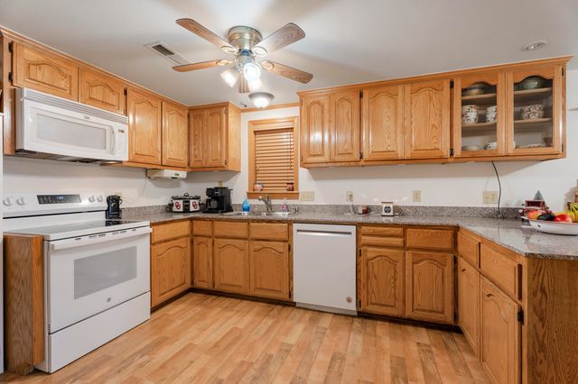 1322 Marina Drive, Grove, OK 74344