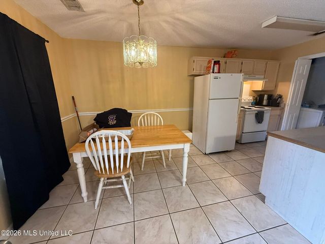 5080 Gautier Vancleave Road, E9, Gautier, MS 39553