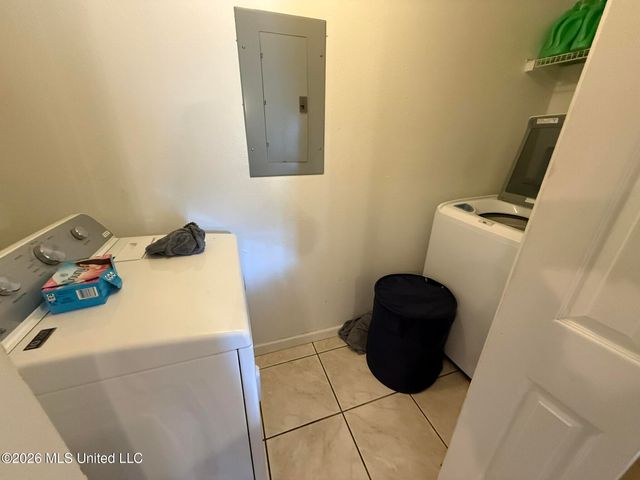 5080 Gautier Vancleave Road, E9, Gautier, MS 39553