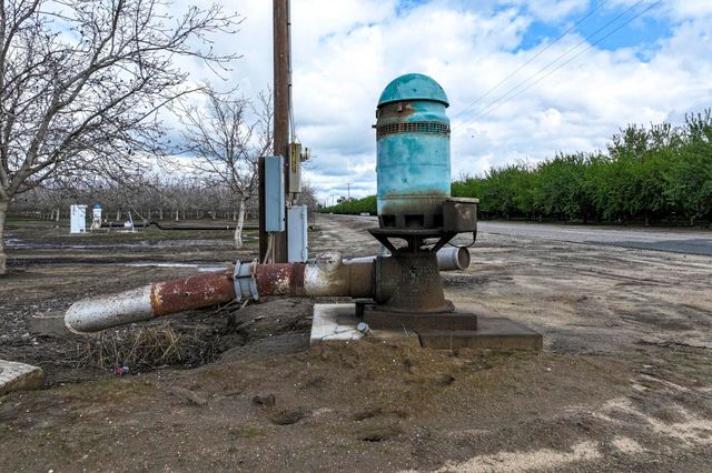 Rd 180, Strathmore, CA 93267