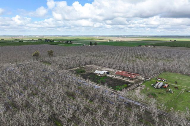 Rd 180, Strathmore, CA 93267