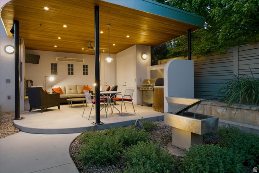 Image 32 of property listing at 1865 E HERBERT AVE, Salt Lake City, UT 84108
