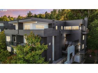 606 S NEVADA St C, Portland, OR 97219