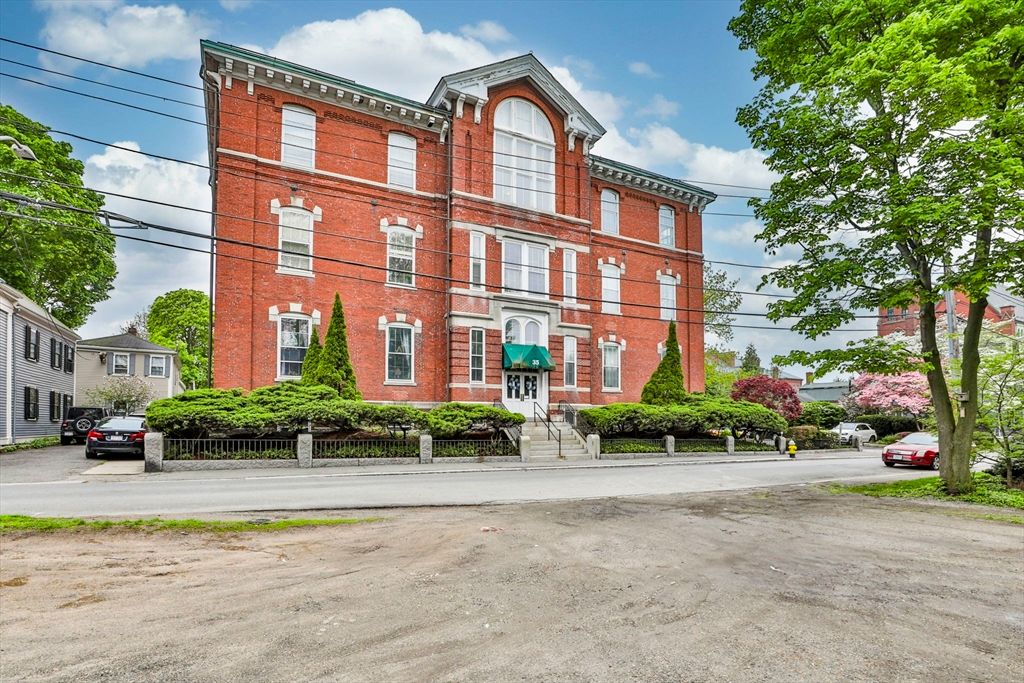 35 Flint Street 209, Salem, MA 01970