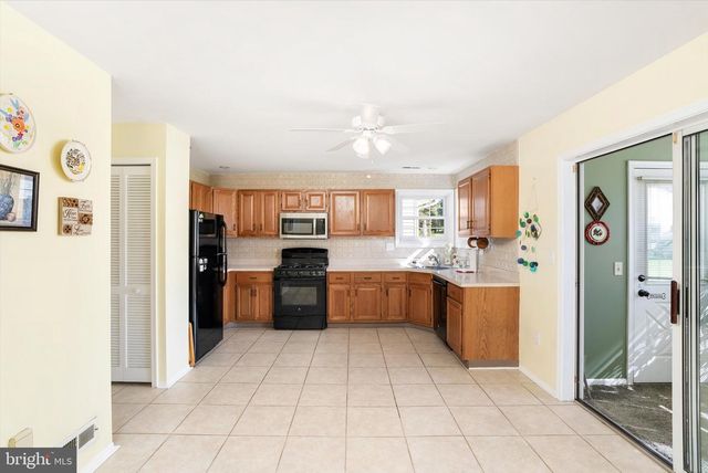 16 HILLTOP LN W, Mansfield Twp, NJ 08022