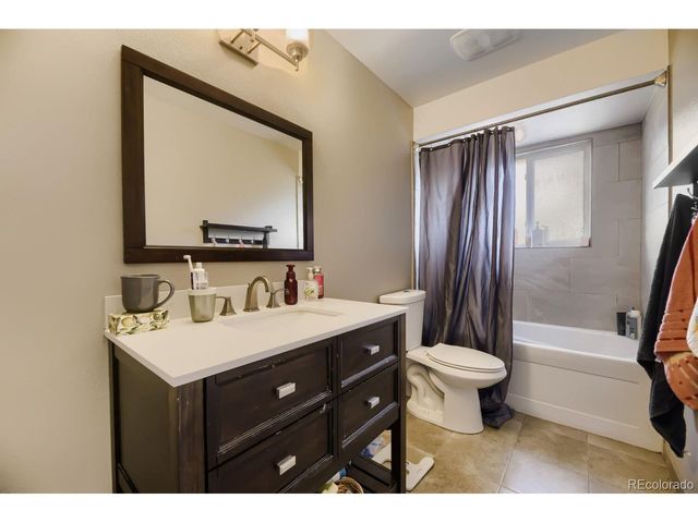 1435 S Macon St, Aurora, CO 80012
