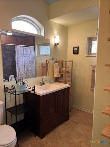 121 Butler Lane, Martindale, TX 78655