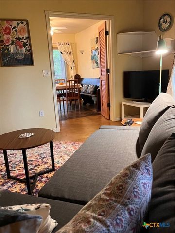 121 Butler Lane, Martindale, TX 78655