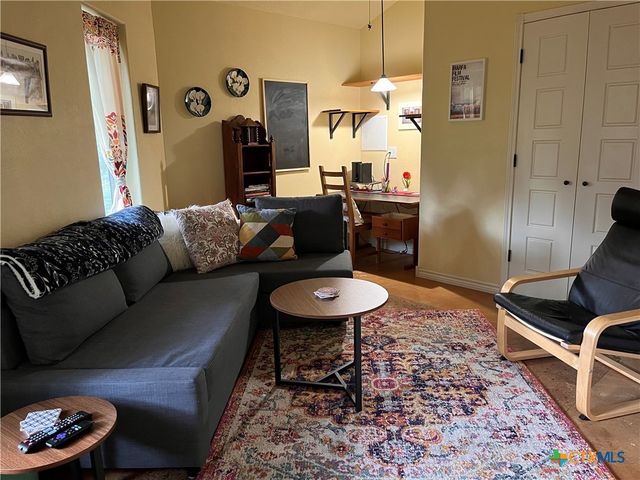 121 Butler Lane, Martindale, TX 78655