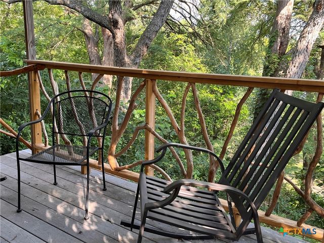 121 Butler Lane, Martindale, TX 78655