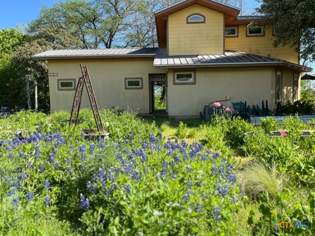 121 Butler Lane, Martindale, TX 78655