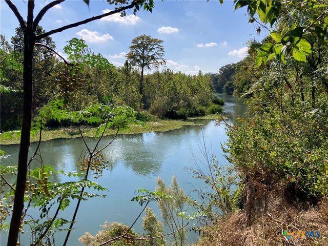 121 Butler Lane, Martindale, TX 78655