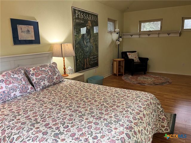 121 Butler Lane, Martindale, TX 78655