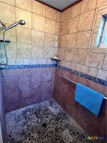 121 Butler Lane, Martindale, TX 78655