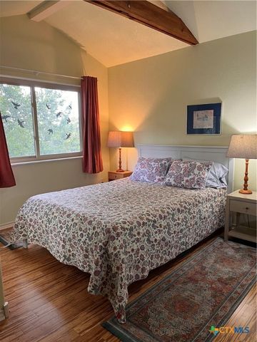 121 Butler Lane, Martindale, TX 78655