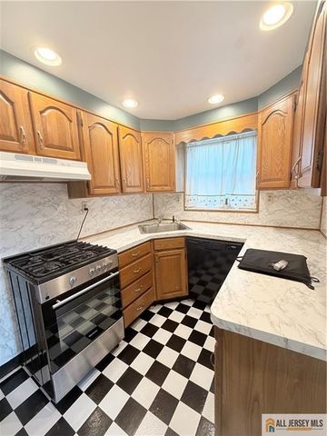 182 Newman Street 2309, Metuchen, NJ 08840