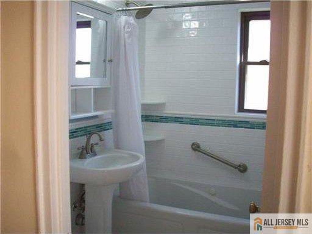 182 Newman Street 2309, Metuchen, NJ 08840