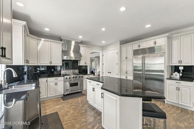 14 Diamond Hill Road, Marlboro, NJ 07746