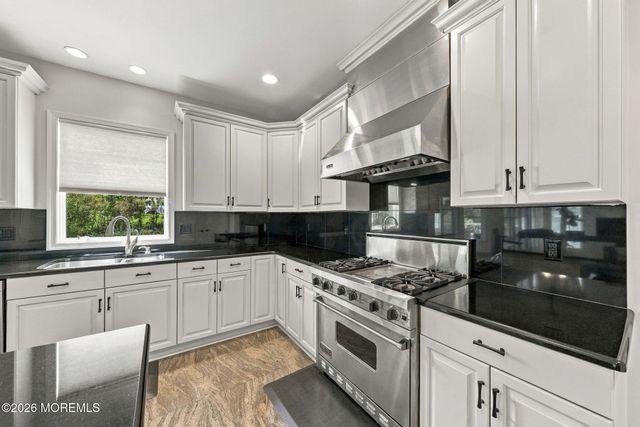 14 Diamond Hill Road, Marlboro, NJ 07746
