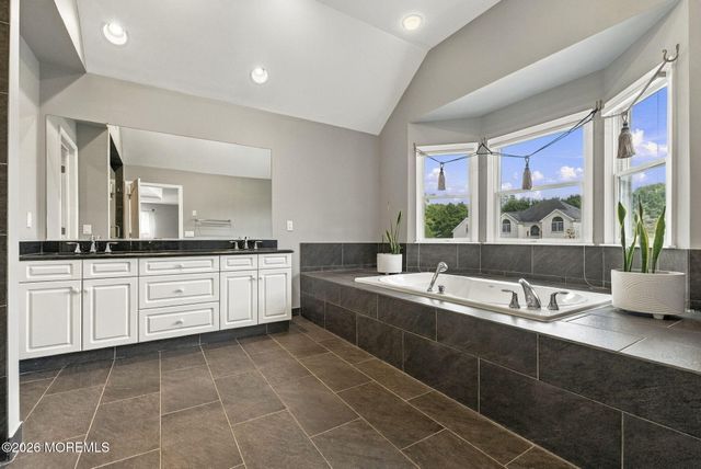 14 Diamond Hill Road, Marlboro, NJ 07746