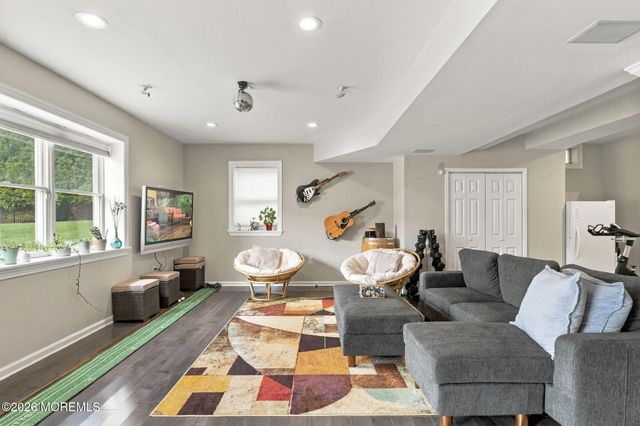 14 Diamond Hill Road, Marlboro, NJ 07746