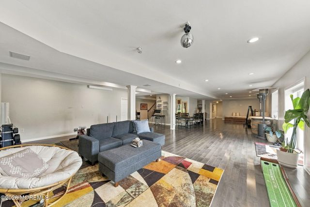 14 Diamond Hill Road, Marlboro, NJ 07746