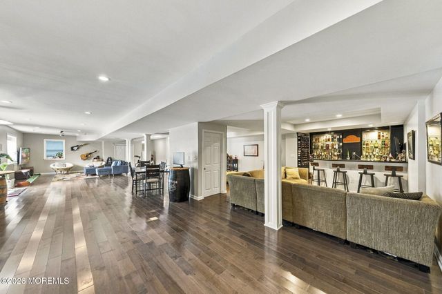 14 Diamond Hill Road, Marlboro, NJ 07746