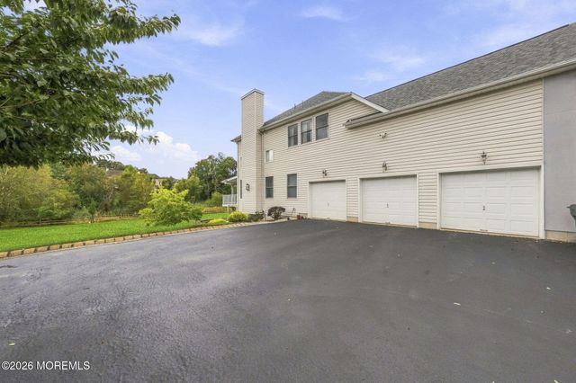 14 Diamond Hill Road, Marlboro, NJ 07746