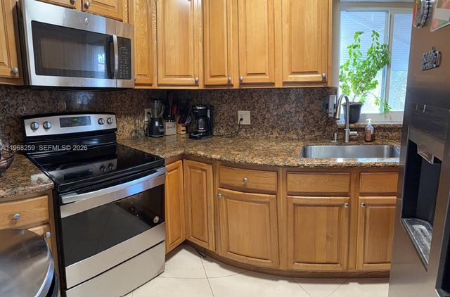 3121 SW 21st Ter, Miami, FL 33145