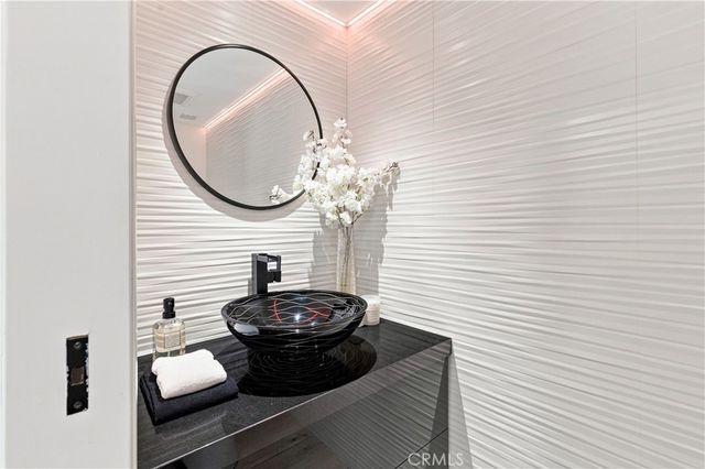 991 S Park Rim Circle, Anaheim Hills, CA 92807