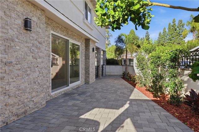 991 S Park Rim Circle, Anaheim Hills, CA 92807