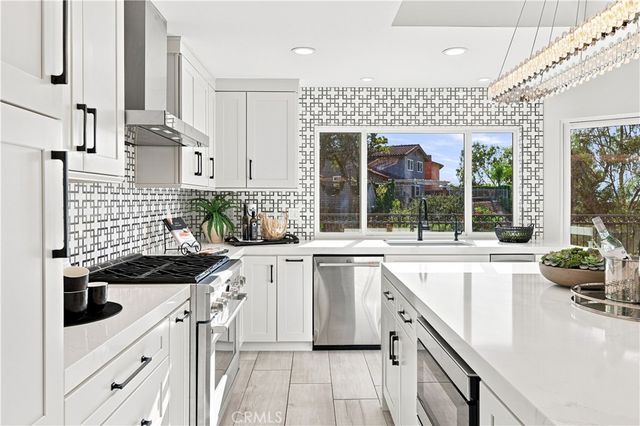 991 S Park Rim Circle, Anaheim Hills, CA 92807