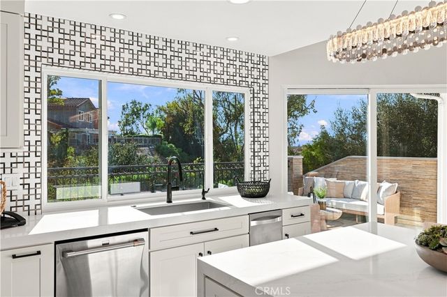 991 S Park Rim Circle, Anaheim Hills, CA 92807