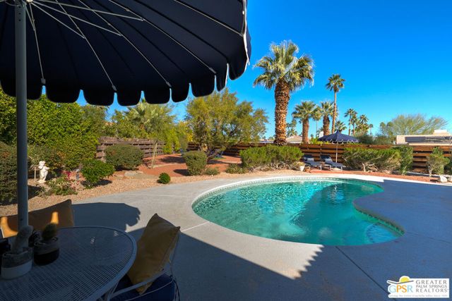 566 N Sunset Way, Palm Springs, CA 92262