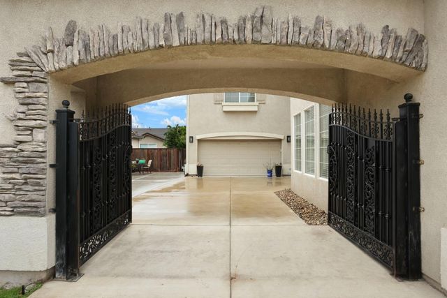 10640 Hidden Grove Cir, Stockton, CA 95209