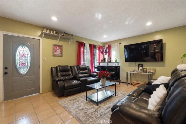 511 S Pannes, Compton, CA 90221