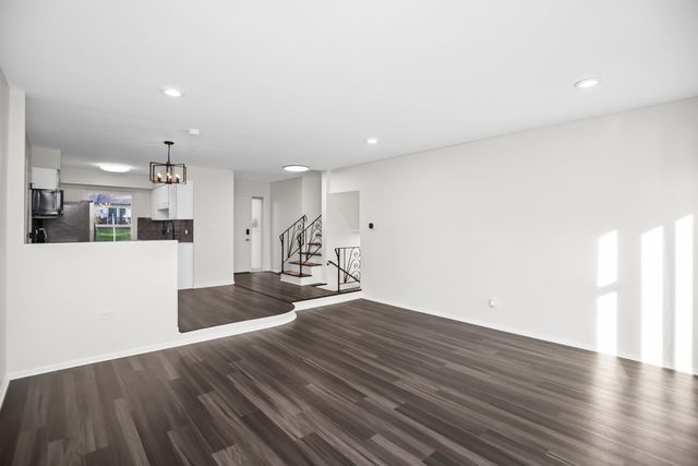 615 Nolan Avenue, Glendale Heights, IL 60139