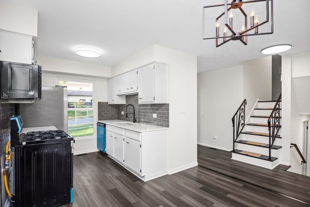 615 Nolan Avenue, Glendale Heights, IL 60139