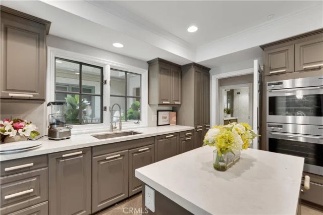 277 S Spalding Drive 201, Beverly Hills, CA 90212