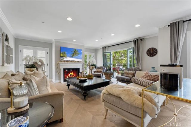 277 S Spalding Drive 201, Beverly Hills, CA 90212