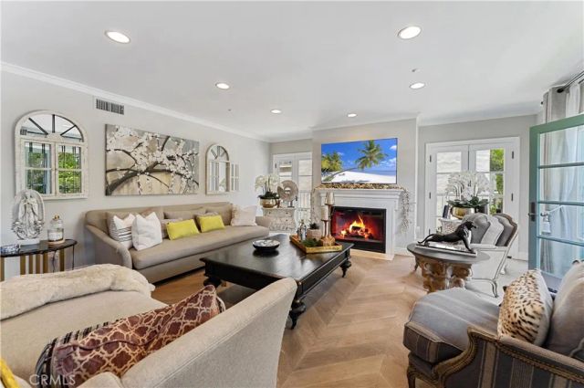277 S Spalding Drive 201, Beverly Hills, CA 90212