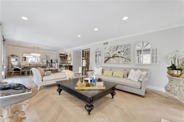 277 S Spalding Drive 201, Beverly Hills, CA 90212