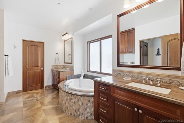 935 F Ave, Coronado, CA 92118