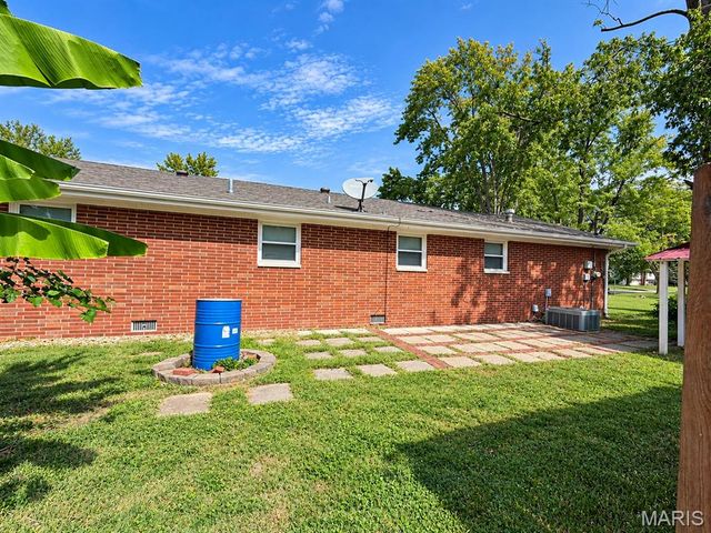 208 Hollandia Drive, Fairview Heights, IL 62208