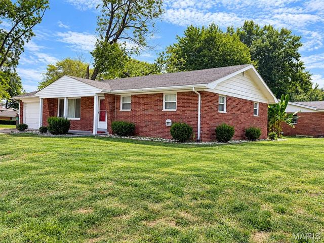 208 Hollandia Drive, Fairview Heights, IL 62208