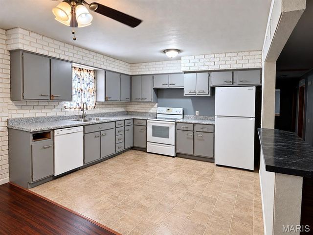 208 Hollandia Drive, Fairview Heights, IL 62208