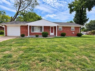 208 Hollandia Drive, Fairview Heights, IL 62208