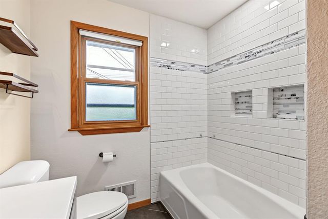 609 E Tyler Avenue, Eau Claire, WI 54701