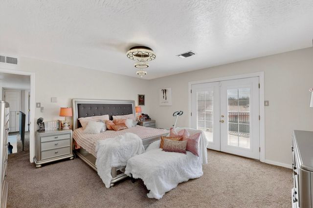 5420 Hayes Drive NW, Albuquerque, NM 87120